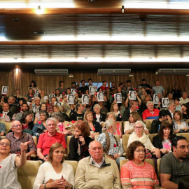 En la imagen un registro de familiares de las víctimas de la última dictadura cívico militar en Argentina.