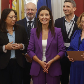 La consellera de Hacienda, Ruth Merino recibe a la presidenta de Les Corts, Llanos Massó, a quien hace entrega del proyecto de Ley de Presupuestos de la Generalitat para el año 2024, en les Corts Valencianes, a 30 de octubre de 2023, en Valencia, Comuni