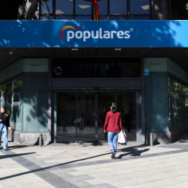 Fotografía de archivo de octubre de 2021 de la fachada de la sede del PP en Madrid, en el número 13 de la calle Génova.