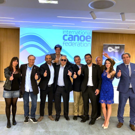 29/04/2023 - Els alcaldes de la Seu d'Urgell i de Sort amb representants de la Federació Internacional de Canoa. (ICF).