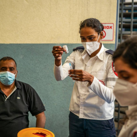 Israel empieza a vacunar a los mayores de 60 años con la tercera dosis