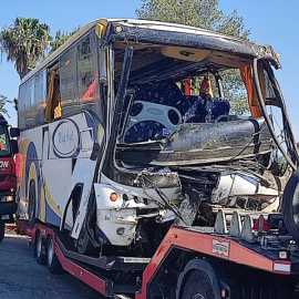 01/05/2023 - Imagen del autobús accidentado, donde ha fallecido una temporera y 39 han resultado heridas.