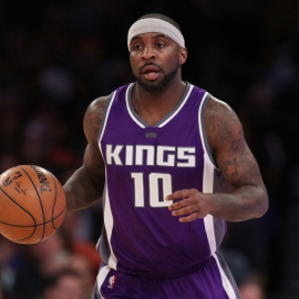 Ty Lawson jugando para The Sacramento Kings el 4 de diciembre de 2016 en la ciudad de Nueva York