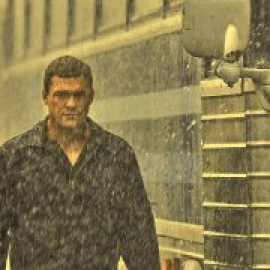 'Reacher' es, básicamente, un tipo grande intentando salir del lío en el que le han metido