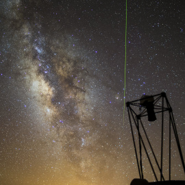 Perseida observada desde el Observatorio del Teide (Tenerife, Islas Canarias, España).