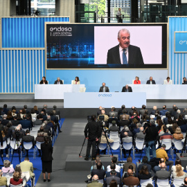 El consejero delegado de Endesa, José Damián Bogas), durante su intervención en la junta general de accionistas de la eléctrica, en Madrid. EFE/ Fernando Villar
