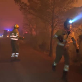 La ola de calor dificulta la extinción del incendio en Azuébar