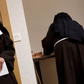 Imagen de archivo de unas monjas votando, otro 'clásico' de los comicios en España.