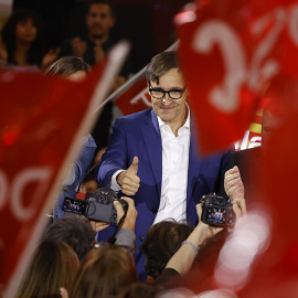 El candidato del PSC a las elecciones catalanas, Salvador Illa, durante el acto del PSC de inicio de campaña, a 25 de abril de 2024, en Barcelona.