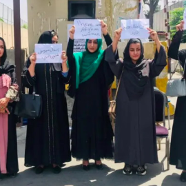 Imagen de las manifestantes feministas en Kabul.