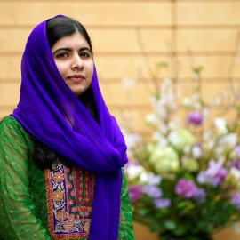 La premio Nobel de la Paz Malala Yousafzai se reúne, este viernes, con el primer ministro nipón, Shinzo Abe, en Tokio (Japón). EFE/ Franck Robichon / Pool