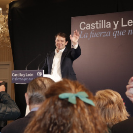 El candidato a la Presidencia de la Junta de Castilla y León por el PP, Alfonso Fernández Mañueco, valora los resultados obtenidos por su formación en los comicios para Castilla y León durante la noche electoral del 13F, en el Hotel Alameda Palace, a