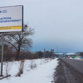 En el puesto fronterizo de Góptovka entre Ucrania y Rusia prima una tensa calma; podría convertirse en la primera línea de combate en caso de que el Kremlin diese la orden de ataque.