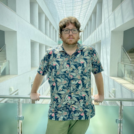 El antropólogo e investigador del CSIC, Emilio Santiago, tras la entrevista con 'Público'.