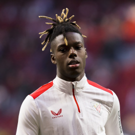 Nico Williams, jugador del Athletic Club, antes de dar inicio el encuentro contra el Atlético de Madrid, a 27 de abril de 2024