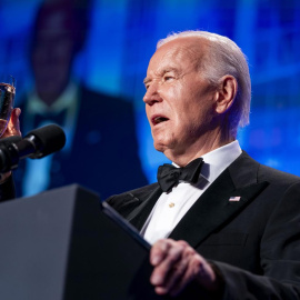 El presidente de EE.UU., Joe Biden, durante su discurso en la cena organizada por la Asociación de Corresponsales de la Casa Blanca.