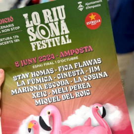 Cartell del festival Lo Riu Sona d'Amposta en la presentació de la programació