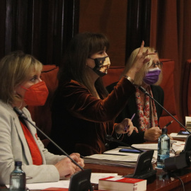 La presidenta del Parlament, Laura Borràs, amb les vicepresidentes Alba Vergés i Assumpta Escarp, a l'inici de la Junta de Portaveus.