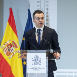 Héctor Gómez, interviene durante el traspaso de su cartera de Comercio a la hasta ahora vicepresidenta primera y ministra de Asuntos Económicos y Transformación Digital.