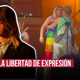 La Policía obliga a Rocío Saiz a cubrirse el pecho durante un concierto