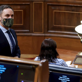 02/12/2021.- El líder de VOX, Santiago Abascal, asiste al Pleno del Congreso que se celebra, este jueves, en Madrid. EFE/ Javier Lizón