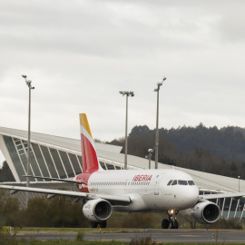 Imagen de archivo de un avión de Iberia en el aeropuerto de Bilbao