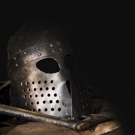 Armadura y hacha de vikingo, en una foto de archivo.