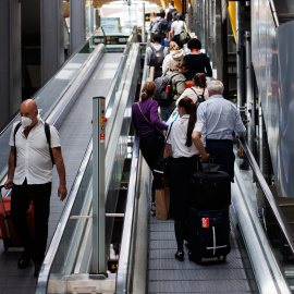 Cientos de personas esperaron para recoger sus maletas debido a la huelga del 'handling' en Iberia.