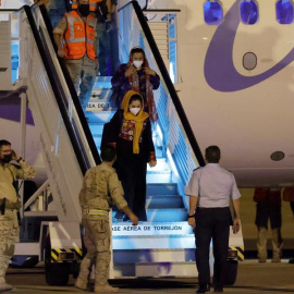 Un avión comercial de la compañía Air Europa ha aterrizado a las 22:30 horas del domingo en la base aérea de Torrejón.