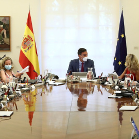 El presidente del Gobierno, Pedro Sánchez, en el  primer Consejo de Ministros tras el parón estival, en el Palacio de la Moncloa. EFE/Moncloa/Fernando Calvo