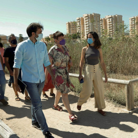 La secretaria general de Podemos, Ione Belarra, en su visita al Mar Menor.