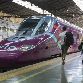 Imagen del tren Avlo en la estación Málaga-María Zambrano este jueves en Málaga.