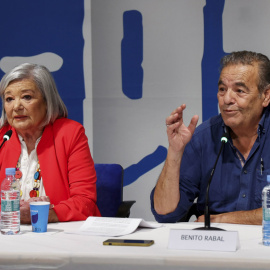Benito y Teresa, hijos de Paco Rabal y Asunción Balaguer, en la sede la Fundación AISGE.