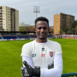 La historia de Sibi, el migrante que cruzó el Sáhara y el Mediterráneo para cumplir su sueño de ser futbolista en Italia