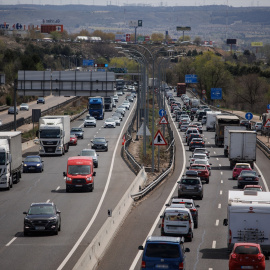 Retenciones en las salidas de las principales ciudades con motivo de los desplazamientos por las vacaciones de Semana Santa.