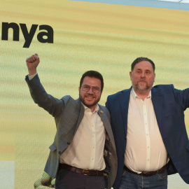 El presidente de la Generalitat de Catalunya, Pere Aragonés, y el presidente de ERC, Oriol Junqueras, durante el Consell Nacional de ERC, en Barcelona, a 20/1/2024