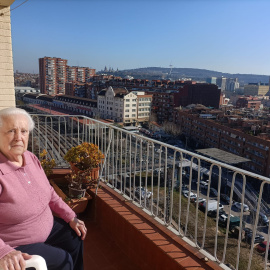 Rosario Bravo, en su casa. En el vídeo, Rosario, su hijo y su abogado explican la situación que están viviendo