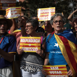 Varias personas participan en una manifestación convocada por la ACN con motivo de la Diada 2023, a 11 de septiembre de 2023, en Barcelona, Catalunya (España).