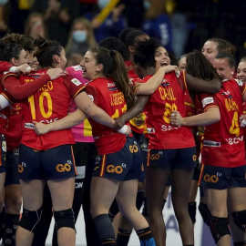 'Las Guerreras' celebran su pase a la semifinal del Mundial de Balonmano de 2021, en una imagen de archivo