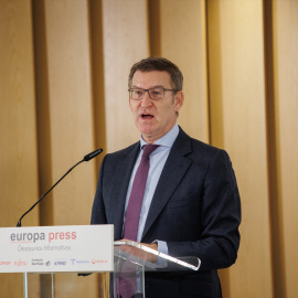 El presidente del PP, Alberto Núñez Feijóo, interviene durante un desayuno informativo de Europa Press, en el hotel Hyatt Regency Hesperia, a 25 de enero de 2024, en Madrid (España).