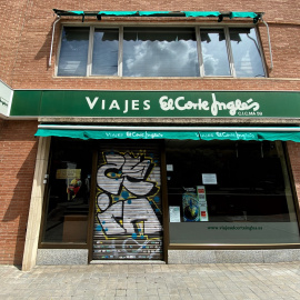 Entrada  de un local de Viajes El Corte Inglés, en Madrid. E.P./Eduardo Parra