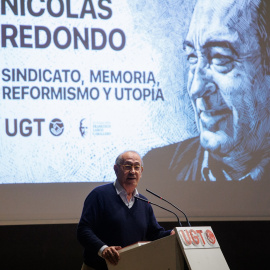 Nicolás Redondo Terreros interviene durante el homenaje a su padre, el histórico dirigente de UGT Nicolás Redondo Urbieta, en la sede del sindicato, coincidiendo con el 35 aniversario de la huelga general del 14-D de 1988. EUROPA PRESS/Alejandro Martí
