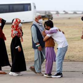 Afganesos arribats dimarts a la base militar de Torrejón de Ardoz, a Madrid.