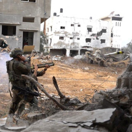 El Ejército israelí realiza maniobras terrestres en Gaza, a 14 de diciembre de 2023.