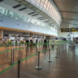 Los vecinos rechazan la ampliación del aeropuerto de València propuesta por Mazón: "No vamos a poder vivir"