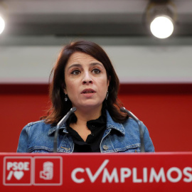 La vicesecretaria general del PSOE Adriana Lastra hace una valoración de los resultados electorales tras las elecciones en Castilla y León, hoy domingo en la sede del partido, en la madrileña calle Ferraz.