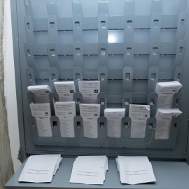 Imagen de archivo de las papeletas en un colegio electoral.