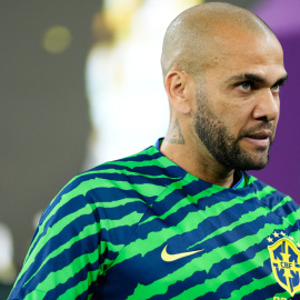 Dani Alves, durante un partido de la Copa Mundial de la FIFA Catar, en Doha, a 5 de diciembre de 2022.