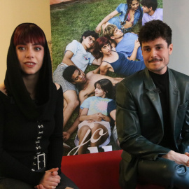 L'actriu protagonista Claudia Riera i l'intèrpret i cantant Miki Núñez
