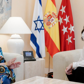Isabel Díaz Ayuso recibe a la embajadora de Israel en España, Rodica Radian-Gordon.